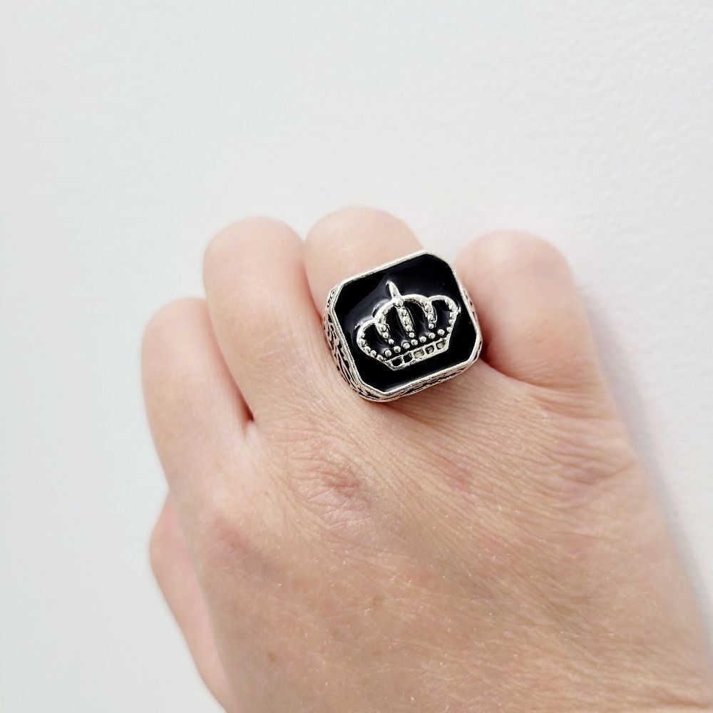 Brand New Silver & Black Crown Ring